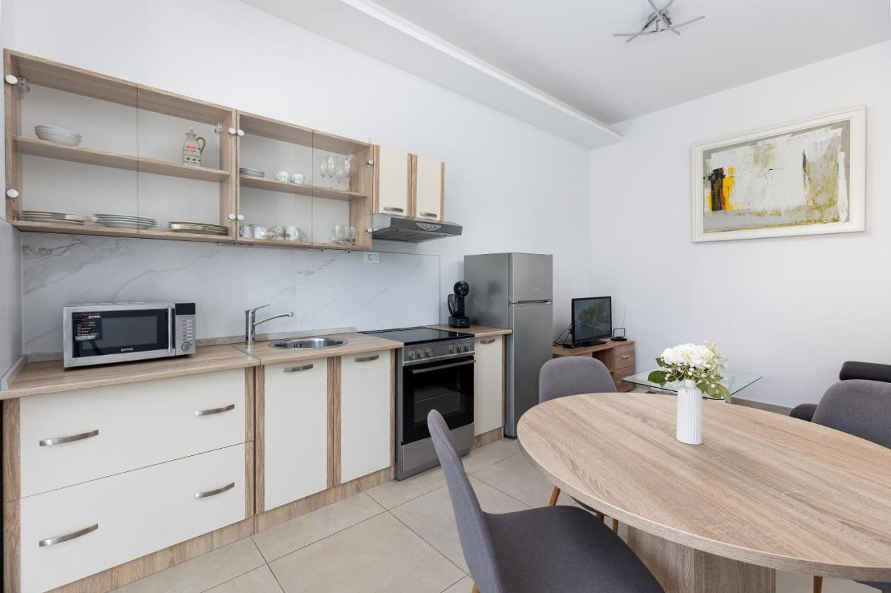 Apartment Ana Солин Екстериор снимка