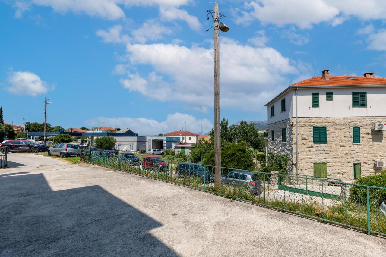 Apartment Ana Солин Екстериор снимка